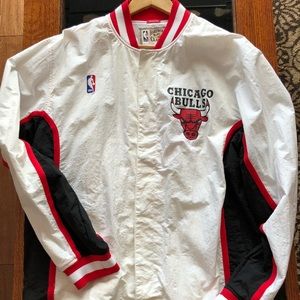 mitchell and ness bulls warm up jacket